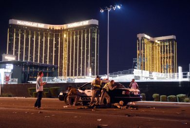 Strage di Las Vegas: la ricostruzione della sparatoria al concerto | video