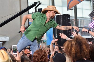 Jason Aldean : chi è la star del country che si stava esibendo a Las Vegas