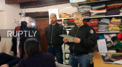 Como: skinhead fanno irruzione in centro per immigrati | video