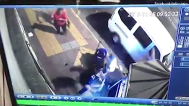 Cile: rissa in strada con i passeggini e coltelli. Due morti | video