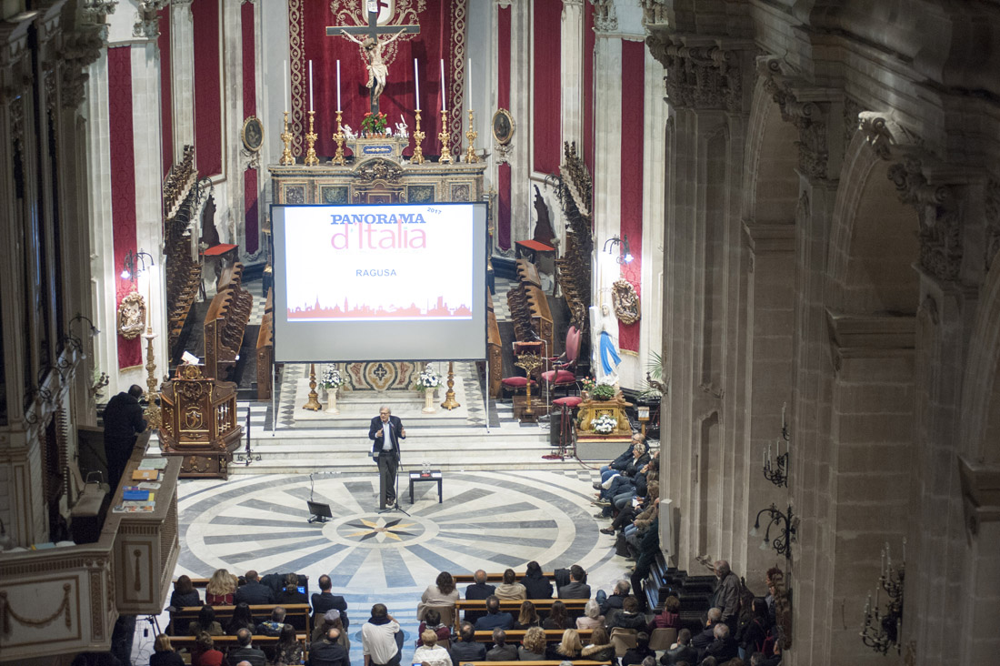 Vittorio Sgarbi a Ragusa, “la provincia più bella della Sicilia” – FOTO e VIDEO