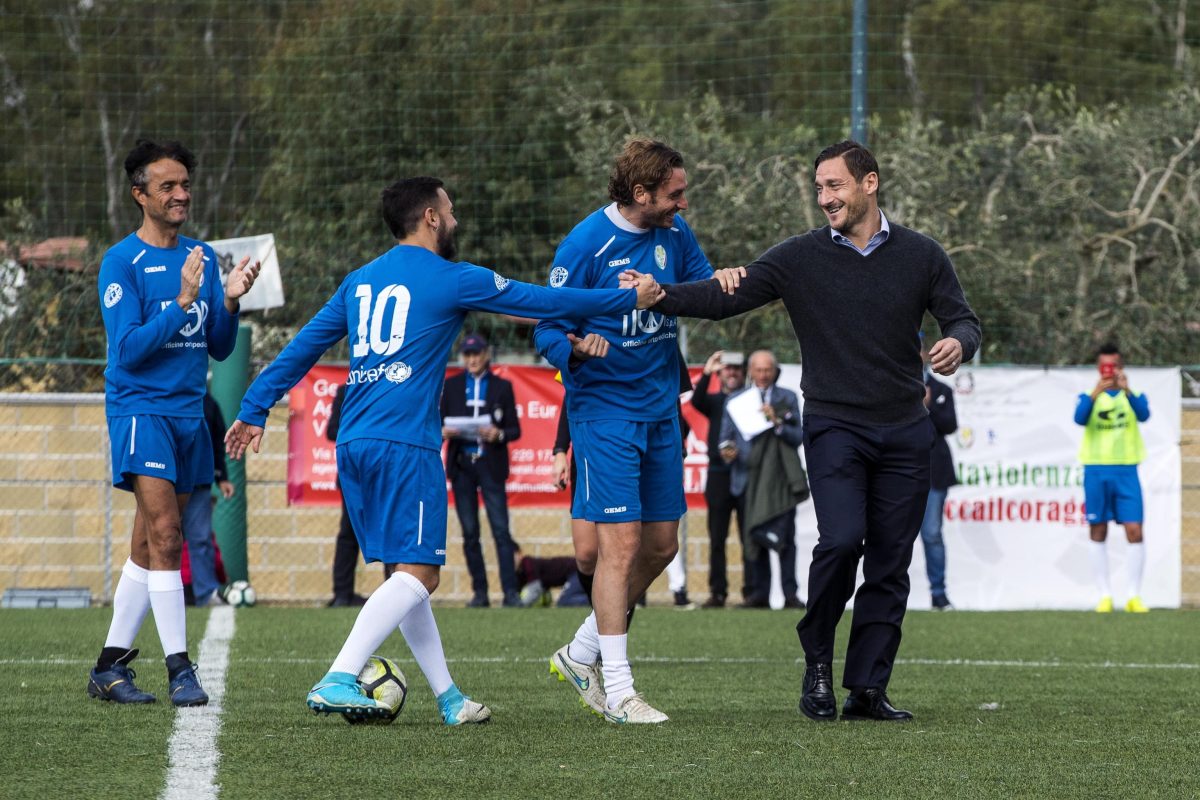 Galleria foto 'Ostia: Totti in campo contro la violenza sulle donne – Foto' - foto 2