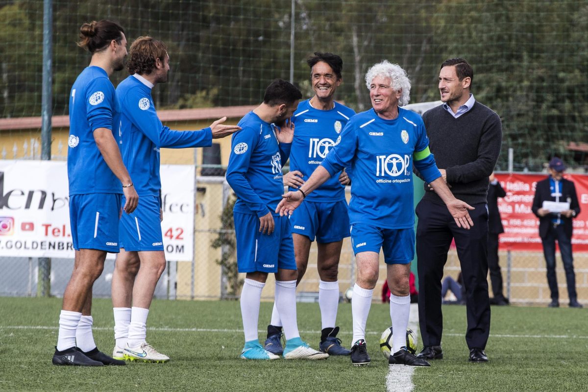 Galleria foto 'Ostia: Totti in campo contro la violenza sulle donne – Foto' - foto 4