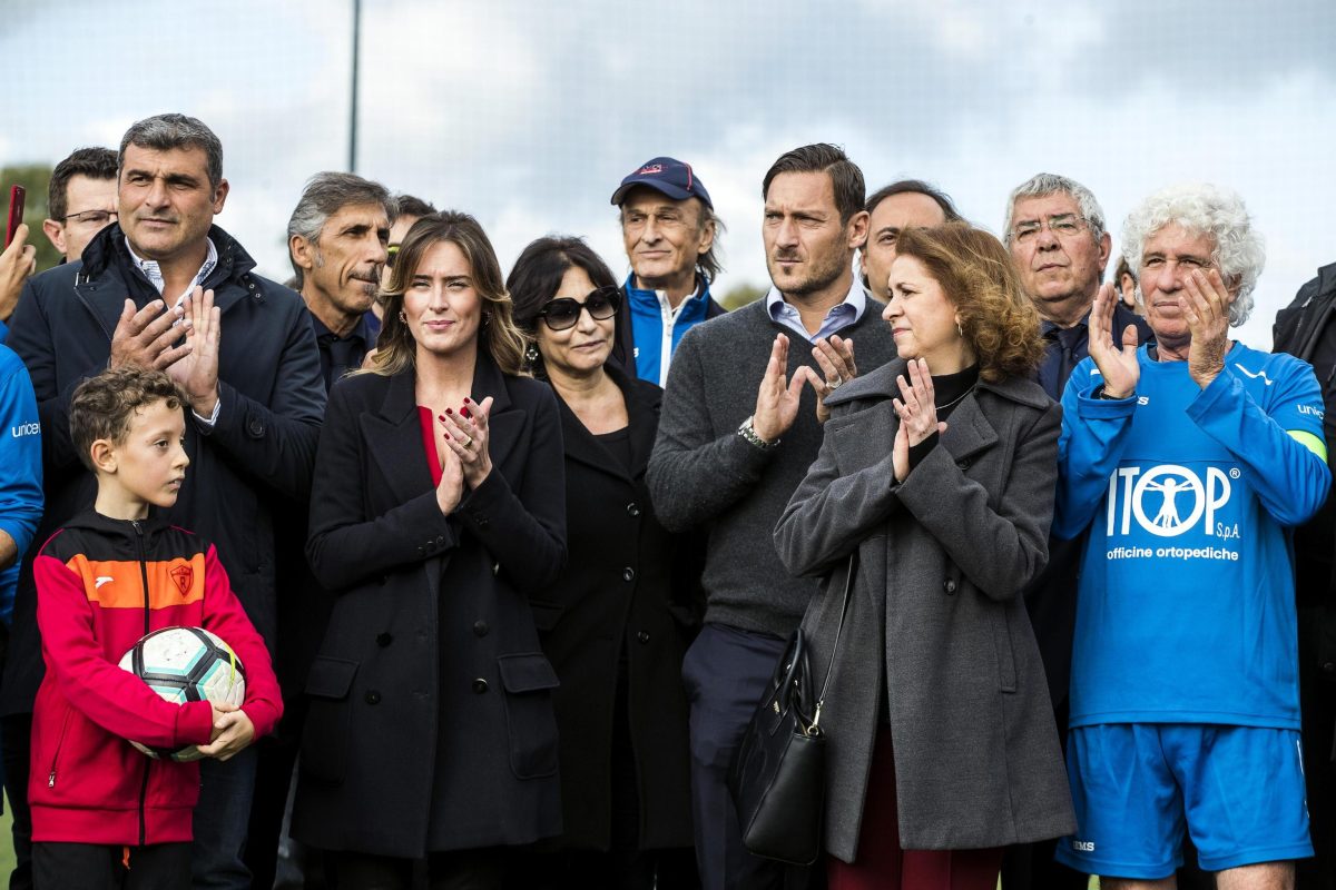 Galleria foto 'Ostia: Totti in campo contro la violenza sulle donne – Foto' - foto 5