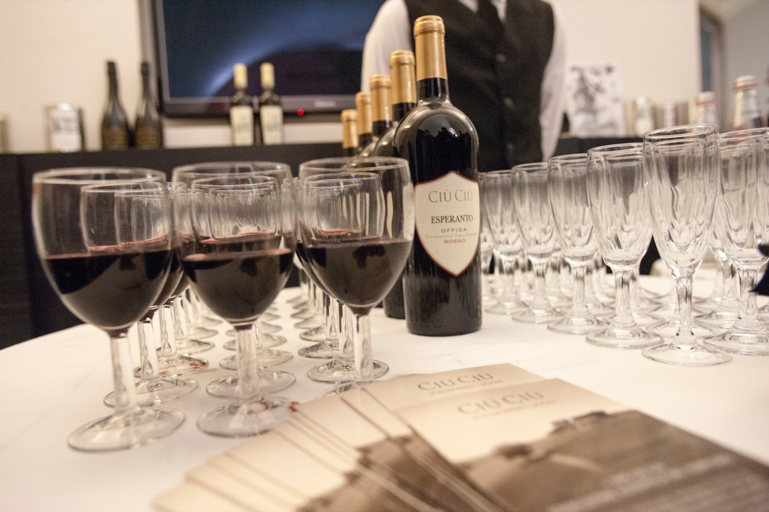 Lo spaghettone alle sarde, finocchietto e pane abbrustolito di Peppe Venezia