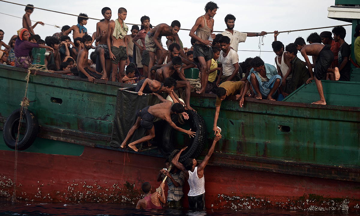Myanmar, i Rohingya schiacciati fra repressione etnica e guerriglia Myanmar, i Rohingya schiacciati fra repressione etnica e guerriglia