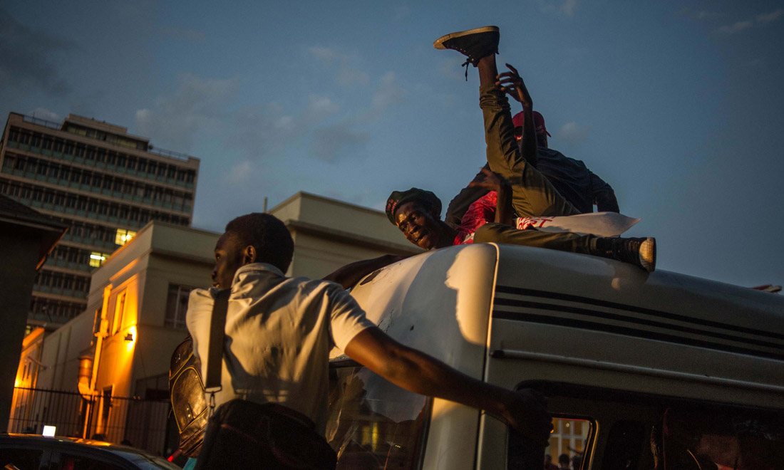 Zimbabwe in festa per le dimissioni del presidente Robert Mugabe – Foto Zimbabwe in festa per le dimissioni del presidente Robert Mugabe – Foto