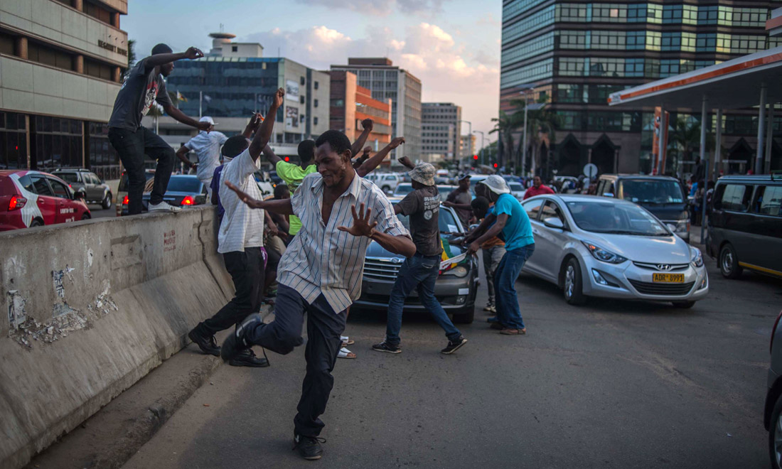 Zimbabwe in festa per le dimissioni del presidente Robert Mugabe – Foto Zimbabwe in festa per le dimissioni del presidente Robert Mugabe – Foto