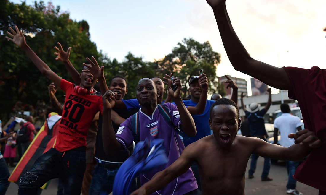 Zimbabwe in festa per le dimissioni del presidente Robert Mugabe – Foto Zimbabwe in festa per le dimissioni del presidente Robert Mugabe – Foto