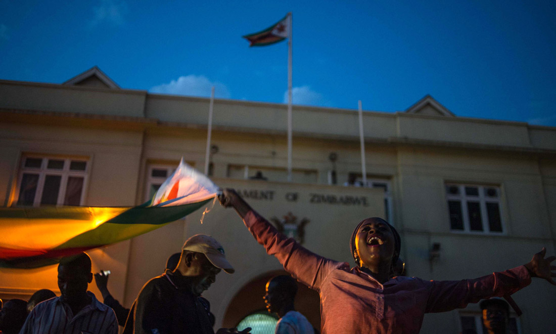 Zimbabwe in festa per le dimissioni del presidente Robert Mugabe – Foto Zimbabwe in festa per le dimissioni del presidente Robert Mugabe – Foto