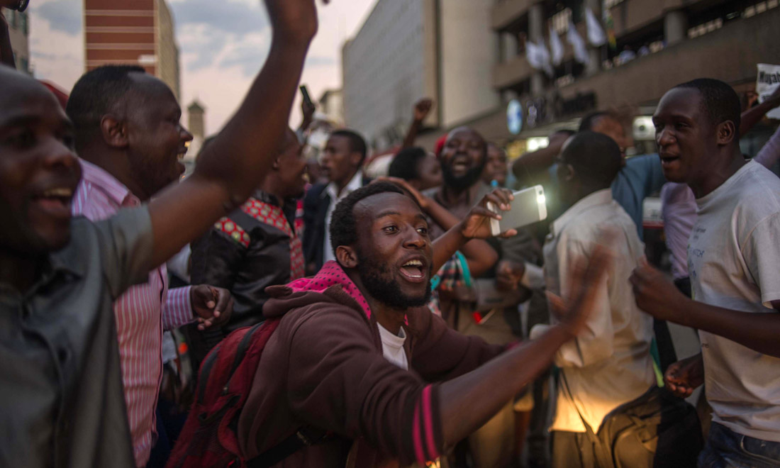 Zimbabwe in festa per le dimissioni del presidente Robert Mugabe – Foto Zimbabwe in festa per le dimissioni del presidente Robert Mugabe – Foto