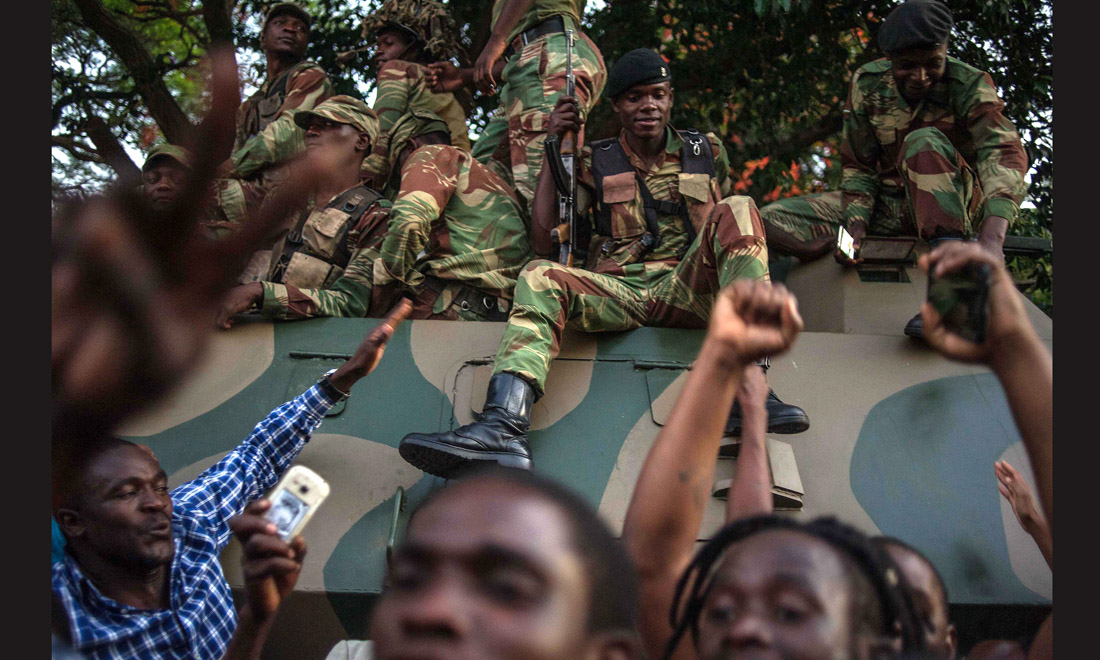 Zimbabwe in festa per le dimissioni del presidente Robert Mugabe – Foto Zimbabwe in festa per le dimissioni del presidente Robert Mugabe – Foto