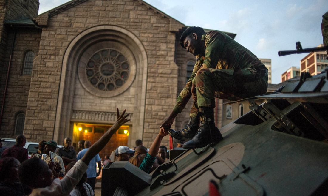 Zimbabwe in festa per le dimissioni del presidente Robert Mugabe – Foto Zimbabwe in festa per le dimissioni del presidente Robert Mugabe – Foto