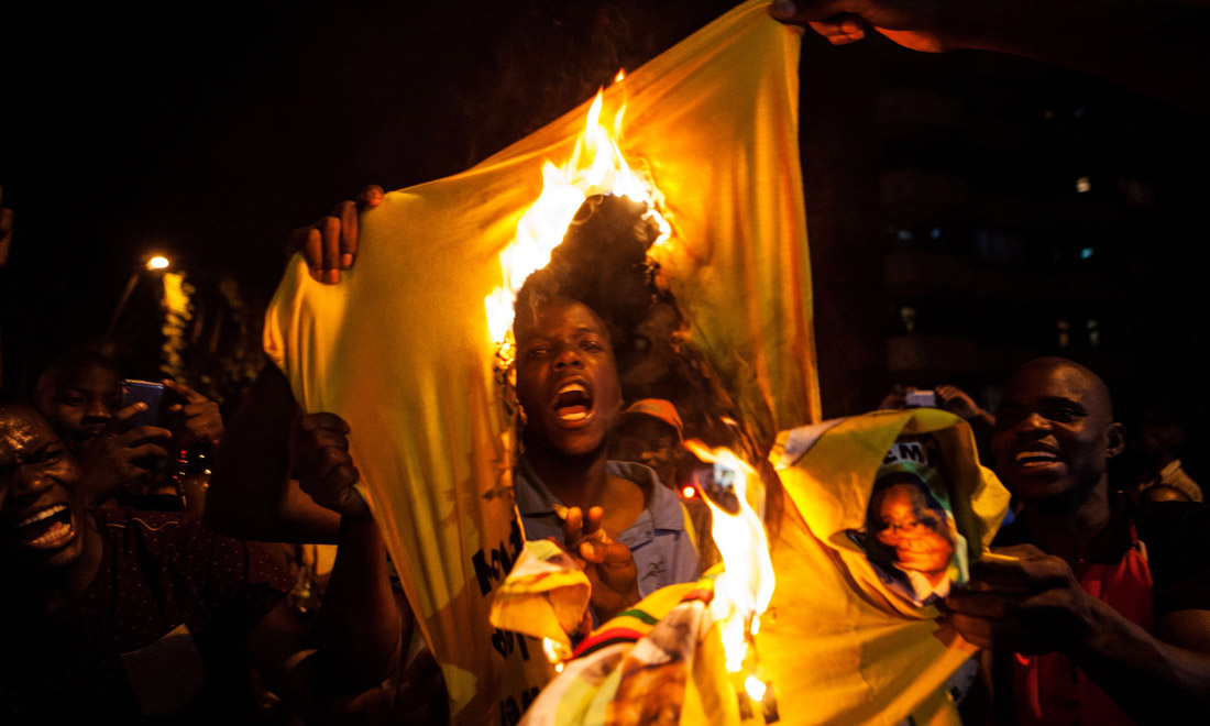 Zimbabwe in festa per le dimissioni del presidente Robert Mugabe – Foto Zimbabwe in festa per le dimissioni del presidente Robert Mugabe – Foto
