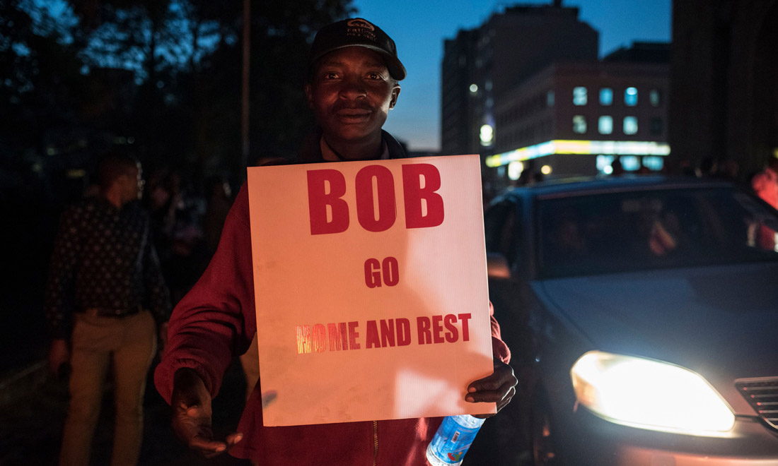 Zimbabwe in festa per le dimissioni del presidente Robert Mugabe – Foto Zimbabwe in festa per le dimissioni del presidente Robert Mugabe – Foto