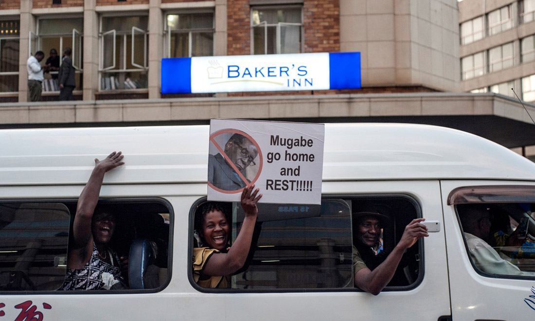 Zimbabwe in festa per le dimissioni del presidente Robert Mugabe – Foto Zimbabwe in festa per le dimissioni del presidente Robert Mugabe – Foto