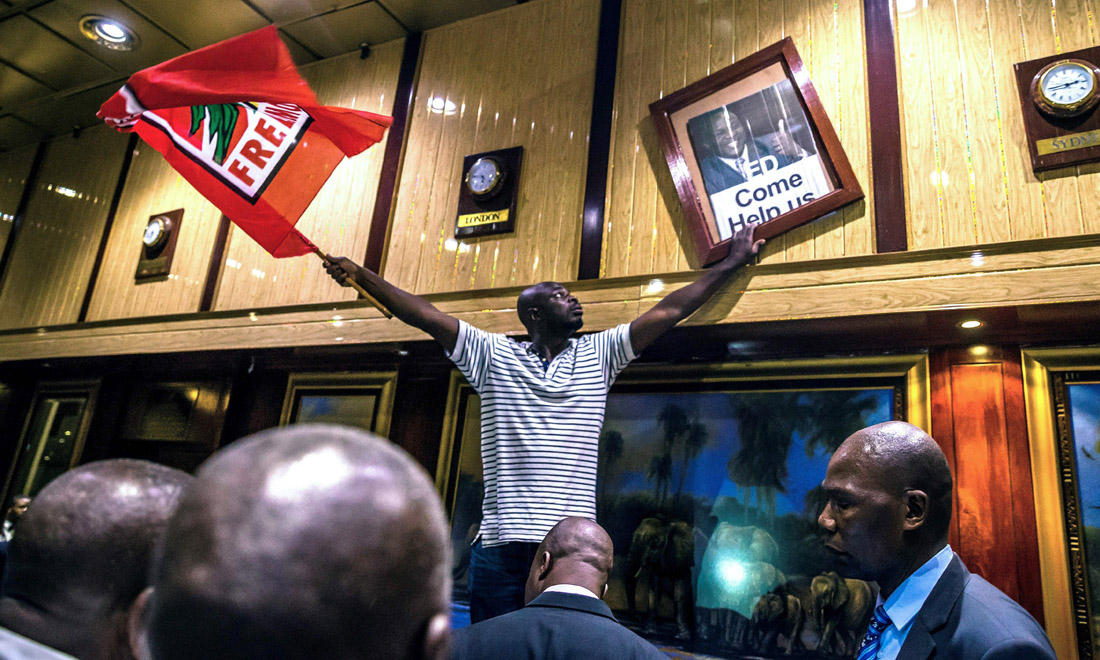 Zimbabwe in festa per le dimissioni del presidente Robert Mugabe – Foto Zimbabwe in festa per le dimissioni del presidente Robert Mugabe – Foto