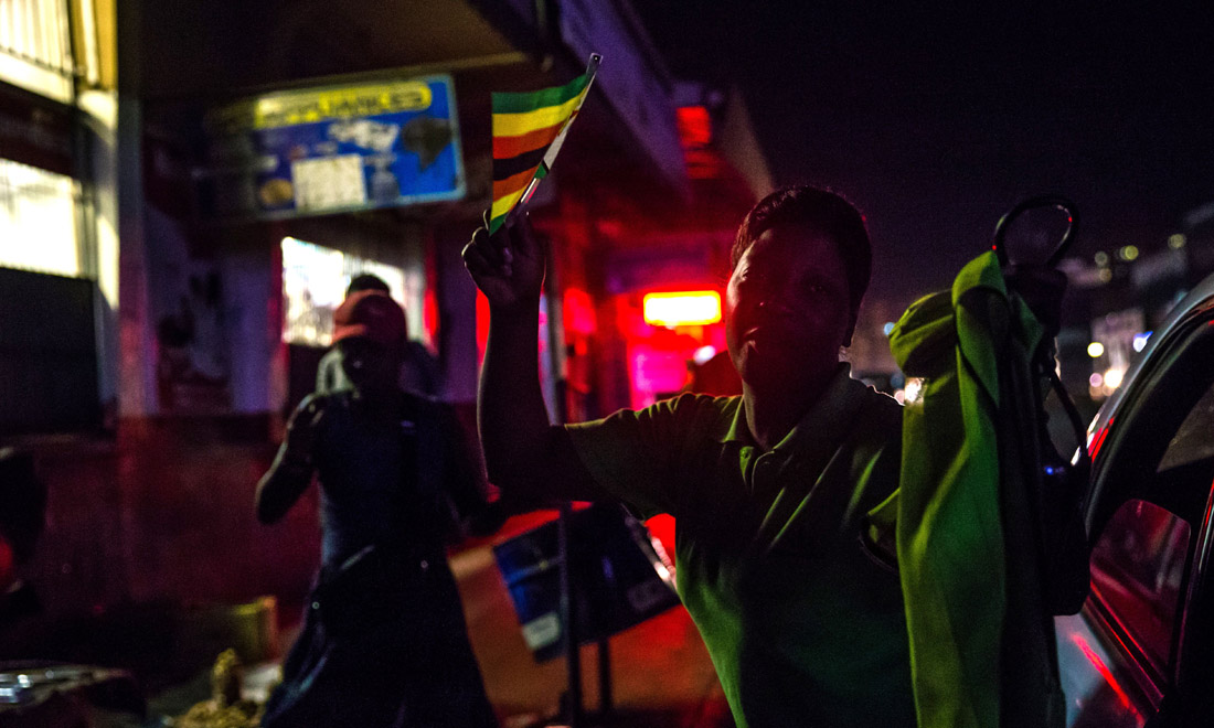 Zimbabwe in festa per le dimissioni del presidente Robert Mugabe – Foto Zimbabwe in festa per le dimissioni del presidente Robert Mugabe – Foto