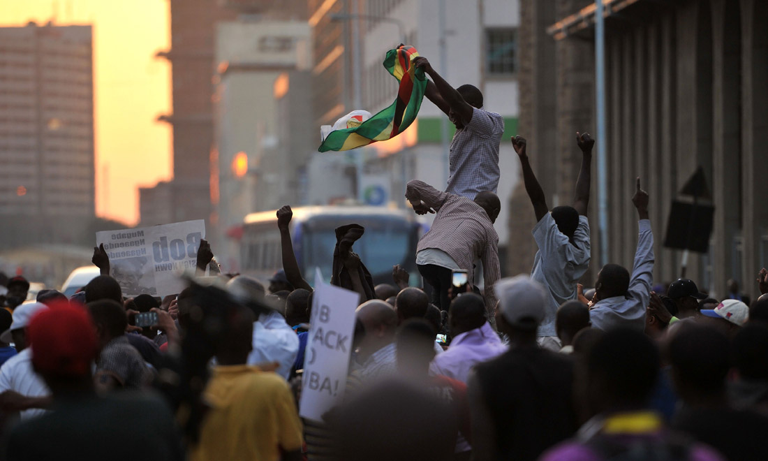 Zimbabwe in festa per le dimissioni del presidente Robert Mugabe – Foto Zimbabwe in festa per le dimissioni del presidente Robert Mugabe – Foto