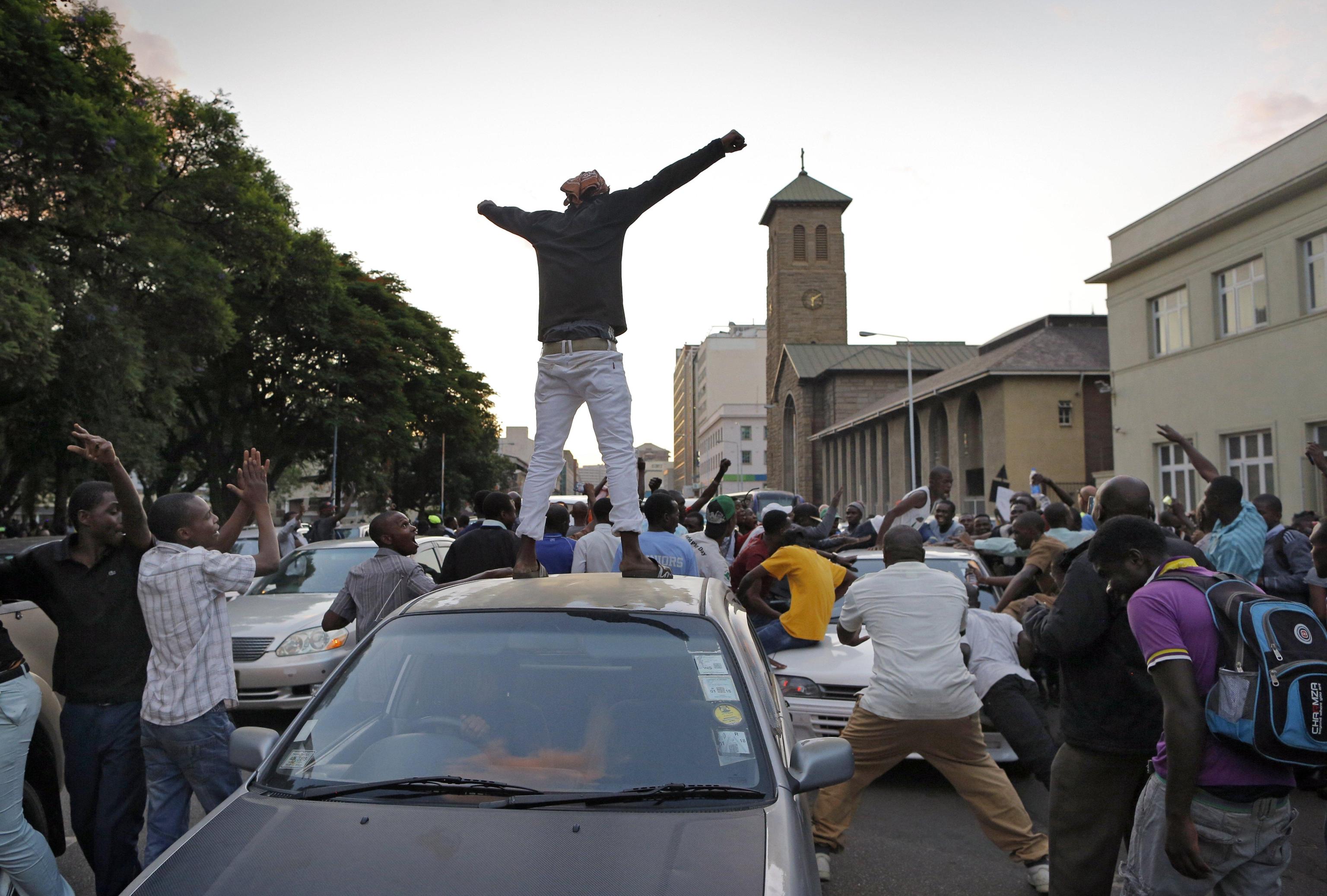 Zimbabwe: dalla colonizzazione alla fine della dittatura di Mugabe – FOTO