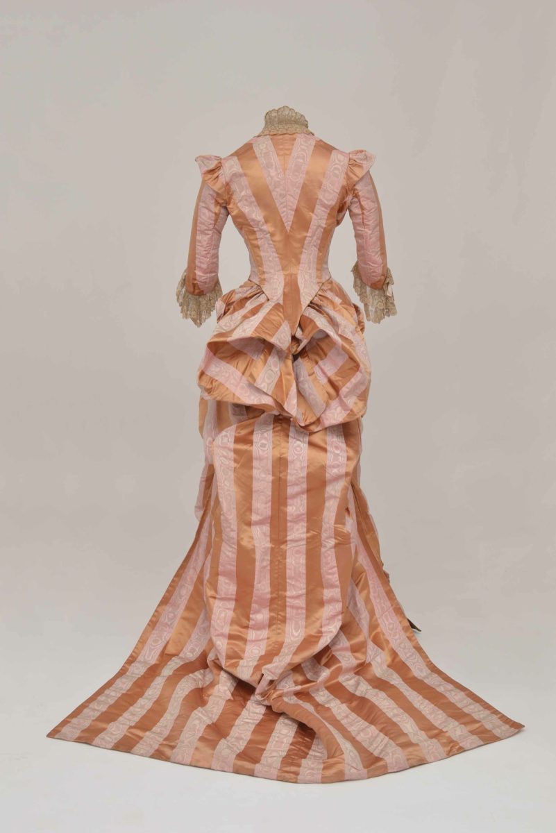 La storia della moda femminile nel secondo Ottocento La storia della moda femminile nel secondo Ottocento