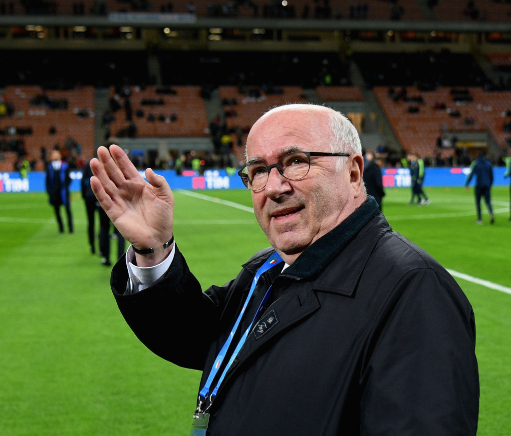Tavecchio, l’uomo che non si dimette. Così prova a sopravvivere a se stesso
