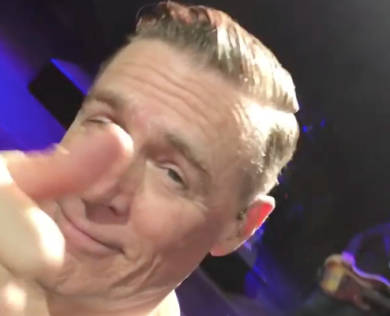 Bryan Adams, la voce del rock incendia Milano