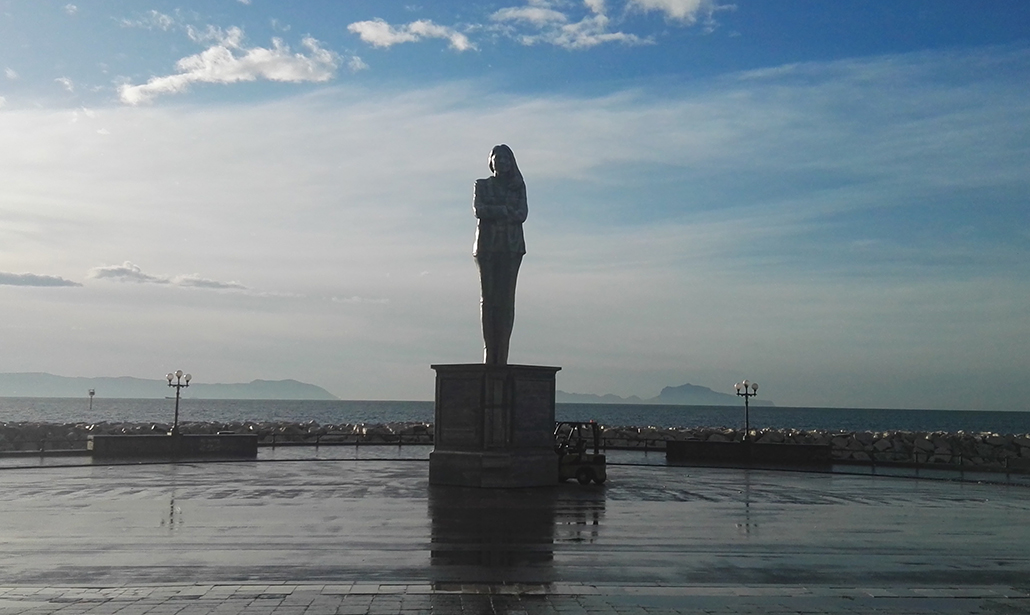 Huawei: tre statue da 12 metri per celebrare l’innovazione italiana