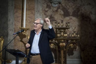 Vittorio Sgarbi: Caserta, la città dove il tempo si è fermato – FOTO e VIDEO