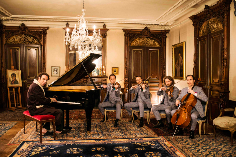 Chilly Gonzales: il pianista dei record amato da Drake e Daft Punk Chilly Gonzales: il pianista dei record amato da Drake e Daft Punk