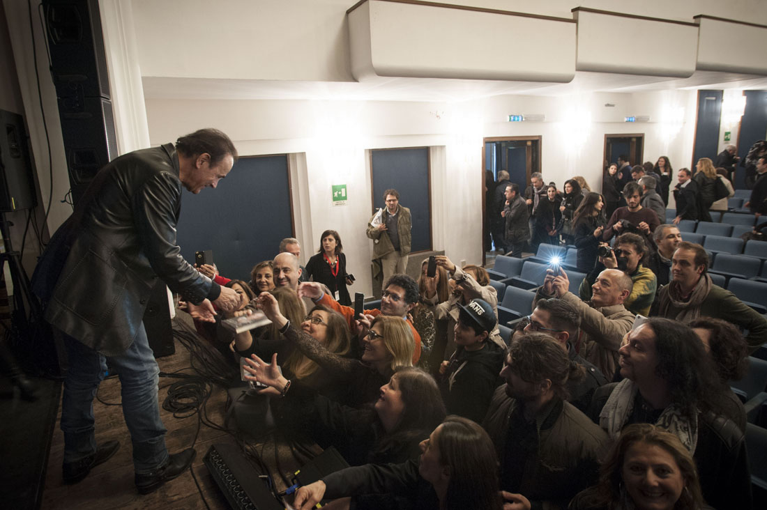 Dodi Battaglia, la musica “bella” che dura in eterno – FOTO e VIDEO Dodi Battaglia, la musica “bella” che dura in eterno – FOTO e VIDEO