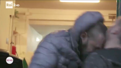 Roberto Spada: il video della testata al giornalista di Nemo. Ecco l’aggressione.