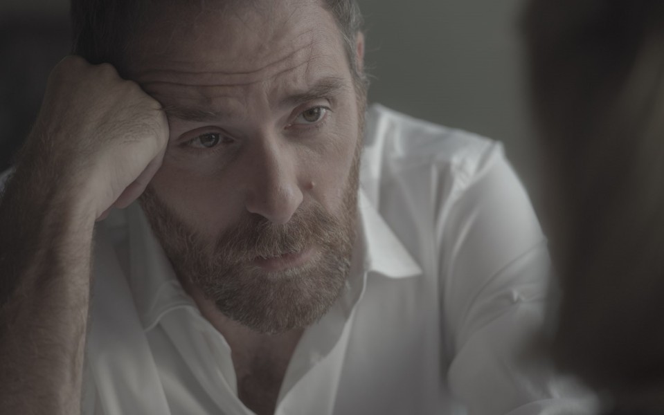 The Place: Mastandrea  a caccia dei desideri umani – Recensione