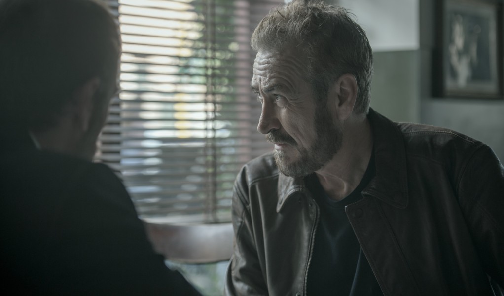 The Place: Mastandrea  a caccia dei desideri umani – Recensione