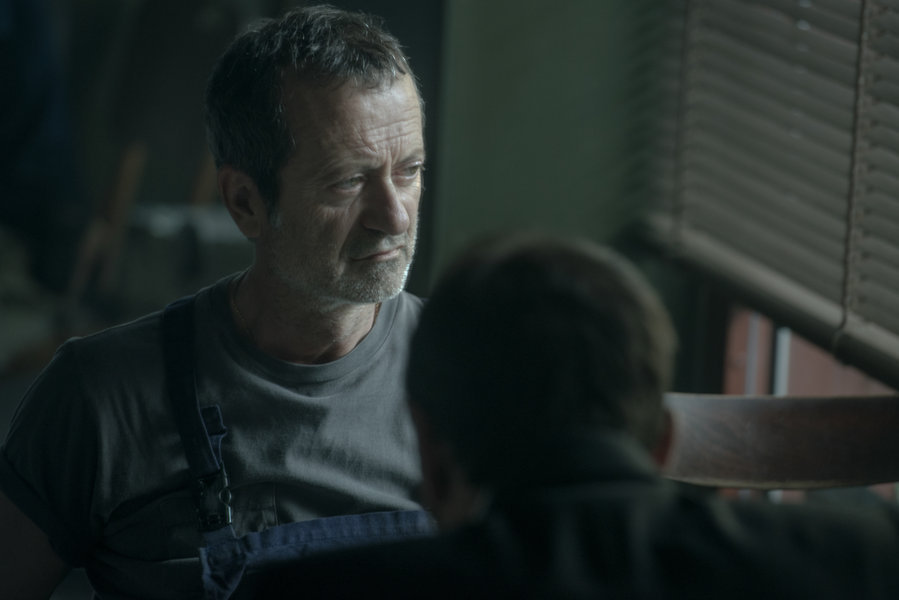 The Place: Mastandrea  a caccia dei desideri umani – Recensione