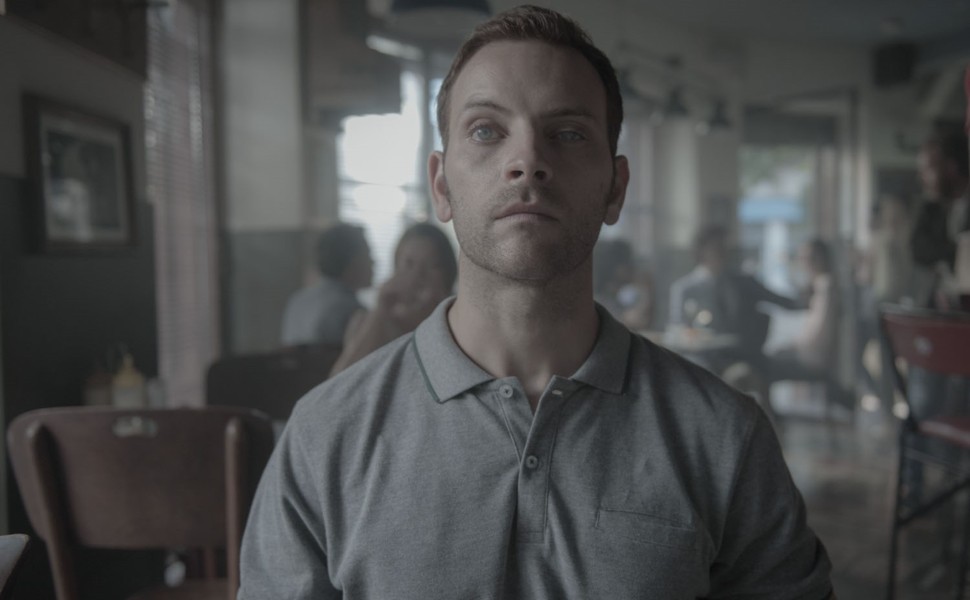 The Place: Mastandrea  a caccia dei desideri umani – Recensione