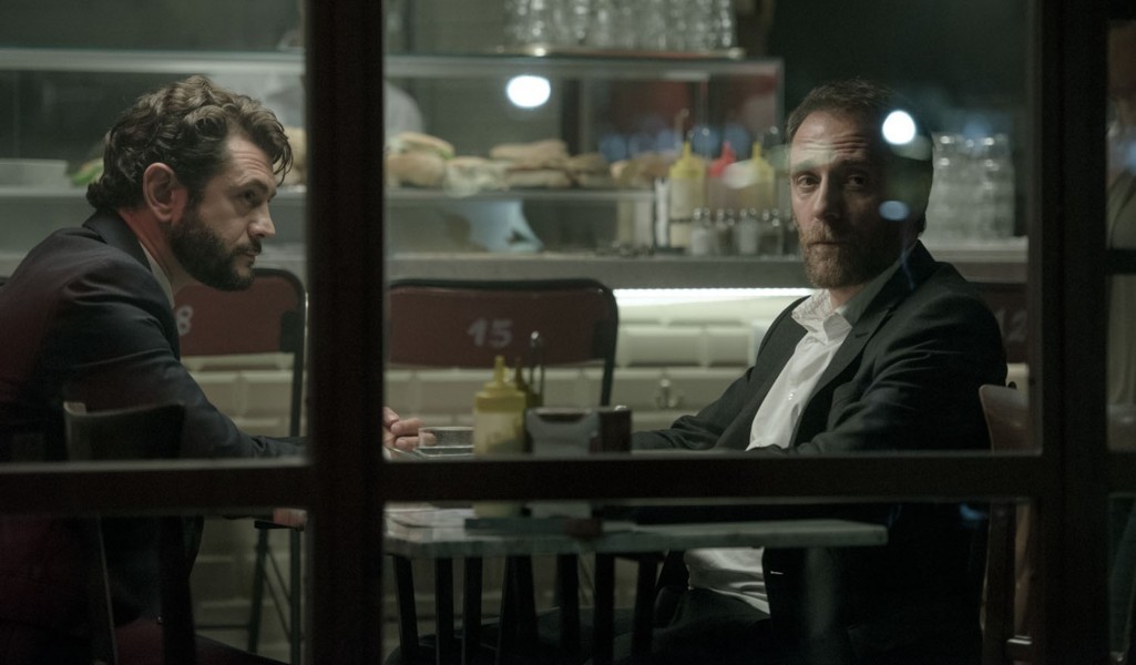 The Place: Mastandrea  a caccia dei desideri umani – Recensione