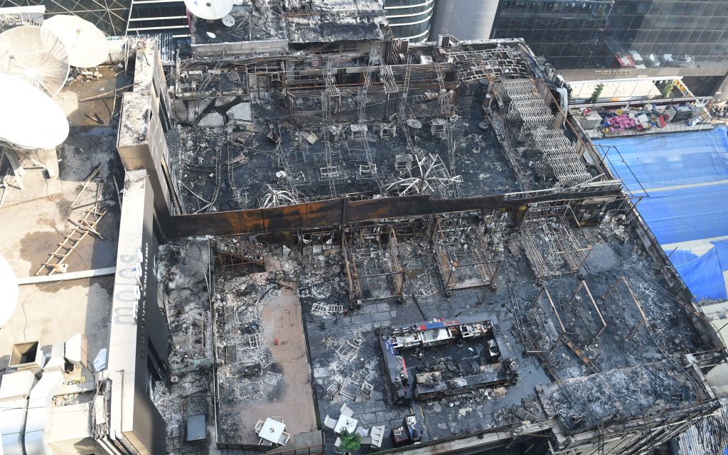 Mumbai, incendio alla festa di compleanno: le foto