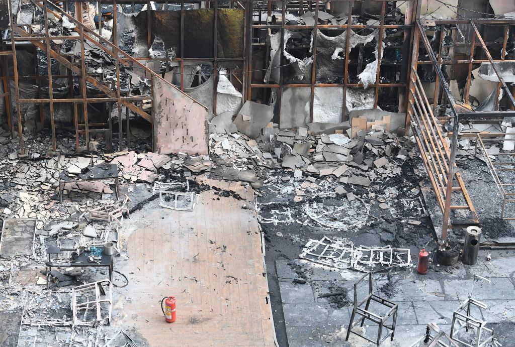 Mumbai, incendio alla festa di compleanno: le foto