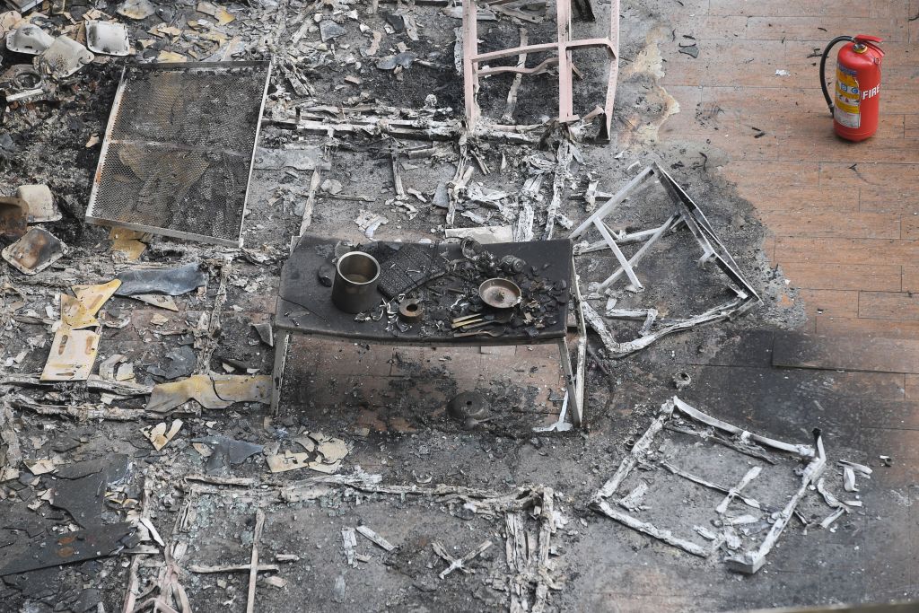 Mumbai, incendio alla festa di compleanno: le foto