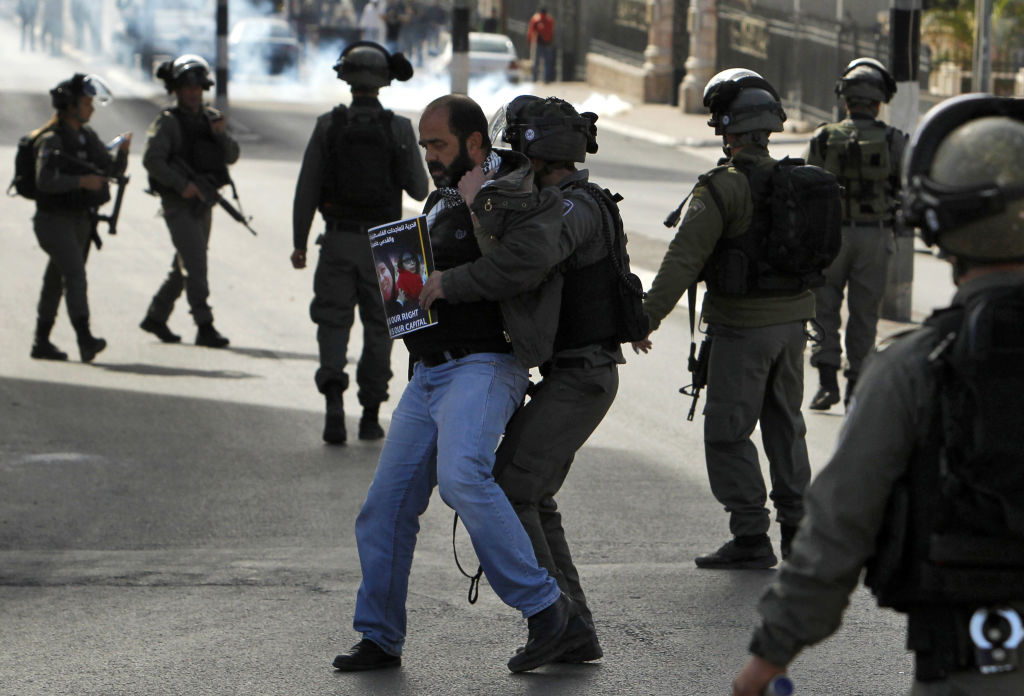 Israliani contro palestinesi: le foto degli scontri