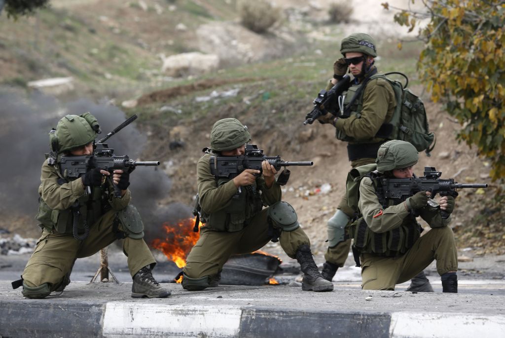 Israliani contro palestinesi: le foto degli scontri