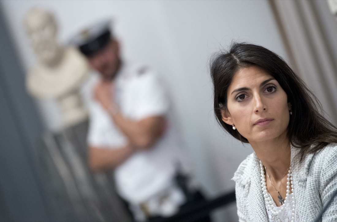 Perché Virginia Raggi scappa da Roma
