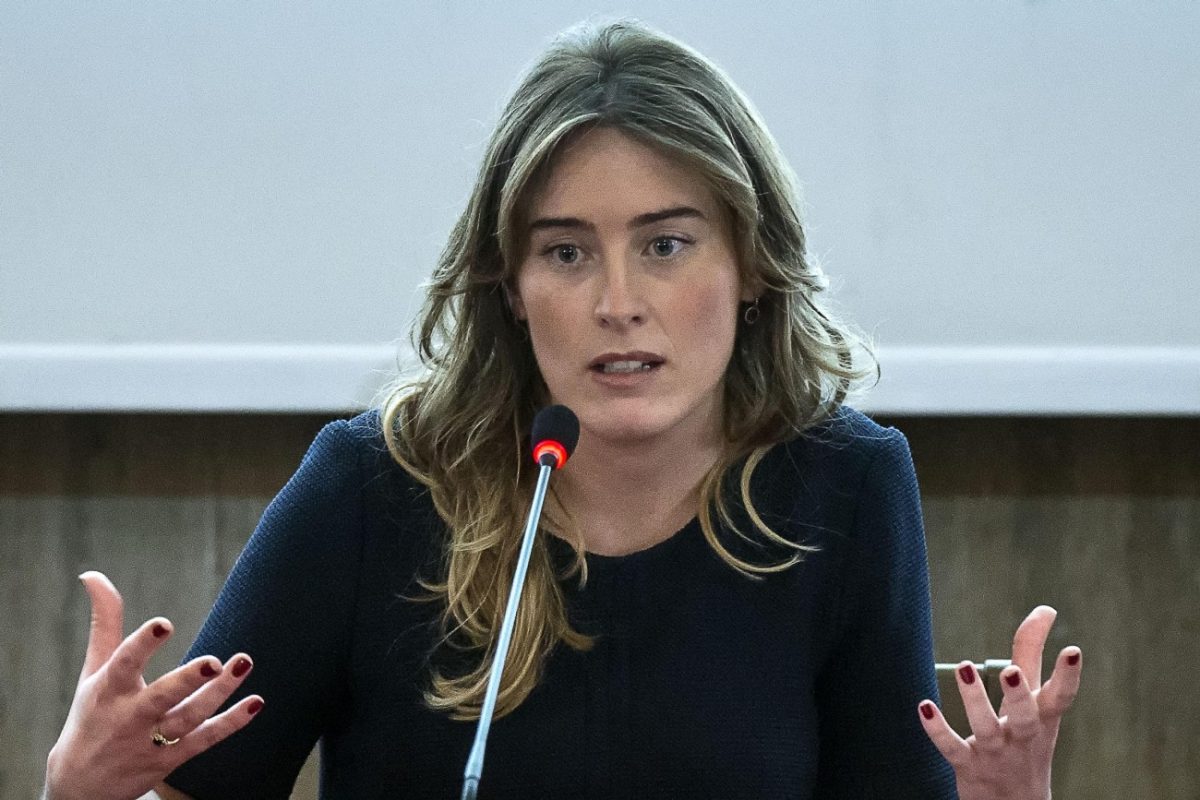 Perché Maria Elena Boschi non si dimetterà
