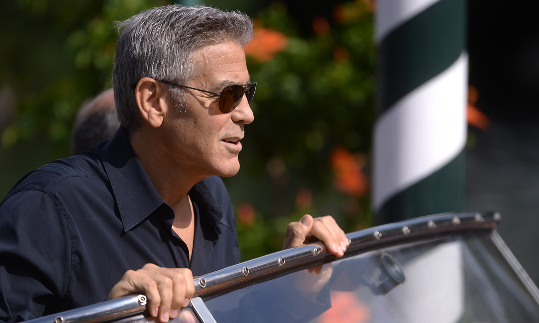 Perché George Clooney ha regalato un milione di dollari ai suoi amici