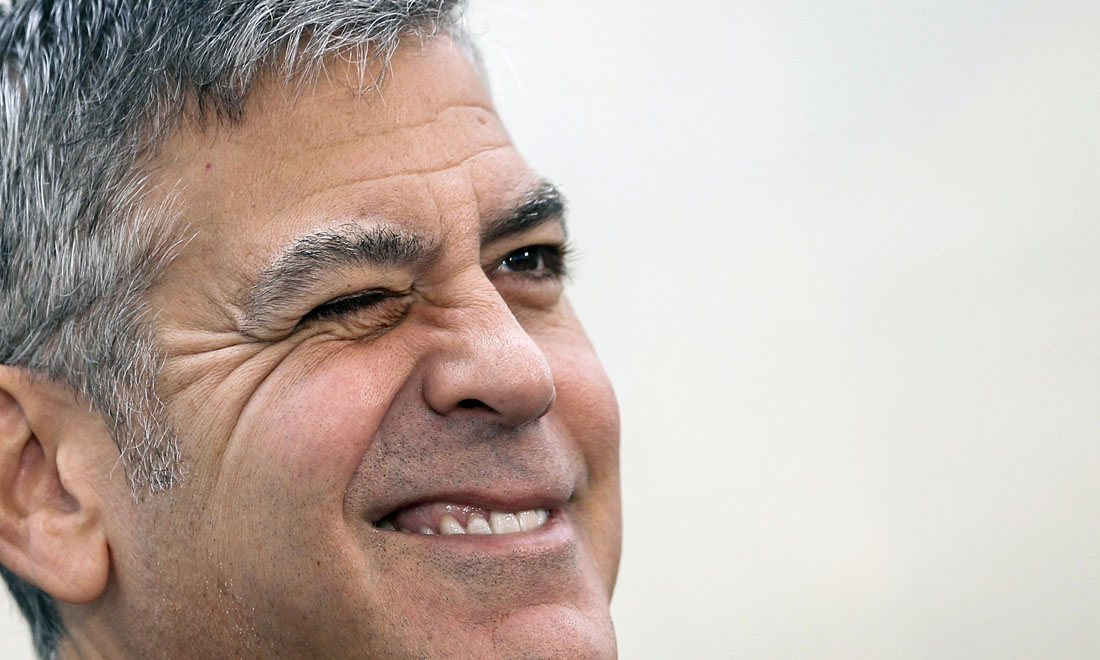 Perché George Clooney ha regalato un milione di dollari ai suoi amici