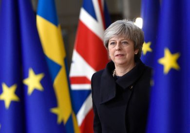 Brexit: Theresa May vince in Europa, perde in casa