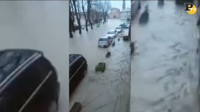 Esonda il fiume Enza: allagamenti, persone evacuate. E’ allarme maltempo | video