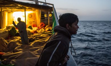 Migranti, patto Italia-Libia: cos’è la “sala comune” contro scafisti e trafficanti