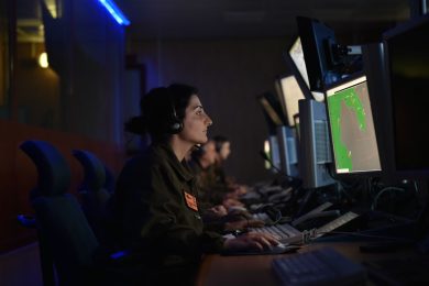 Terrorismo: la storia del Capitano Maria Laura, donna radar